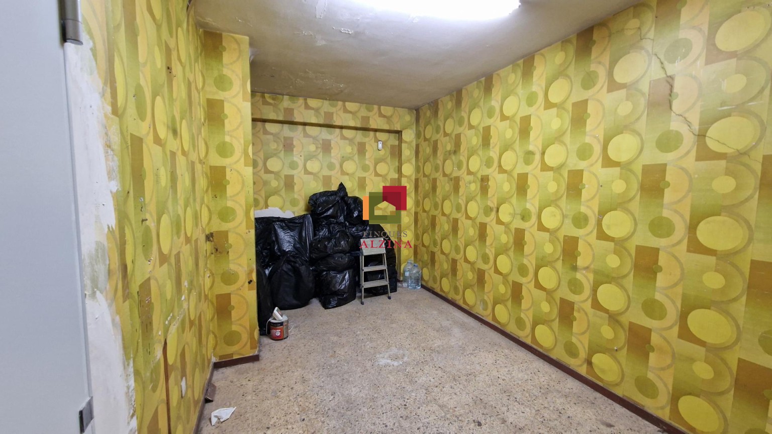 LOCAL DE 386 m² EN VENDA A COLLBLANC – GARATGE EN FUNCIONAMENT AMB GUAL