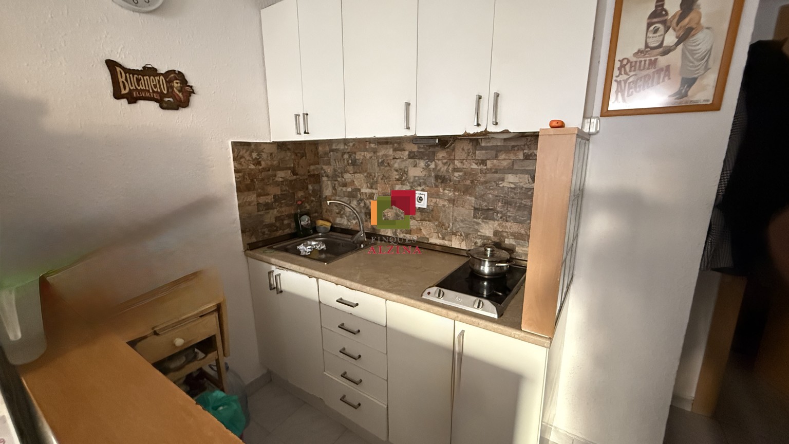 INVERSIÓ IMMOBILIÀRIA CONSOLIDA: 9 HABITATGES I 2 LOCALS A ESPLUGUES