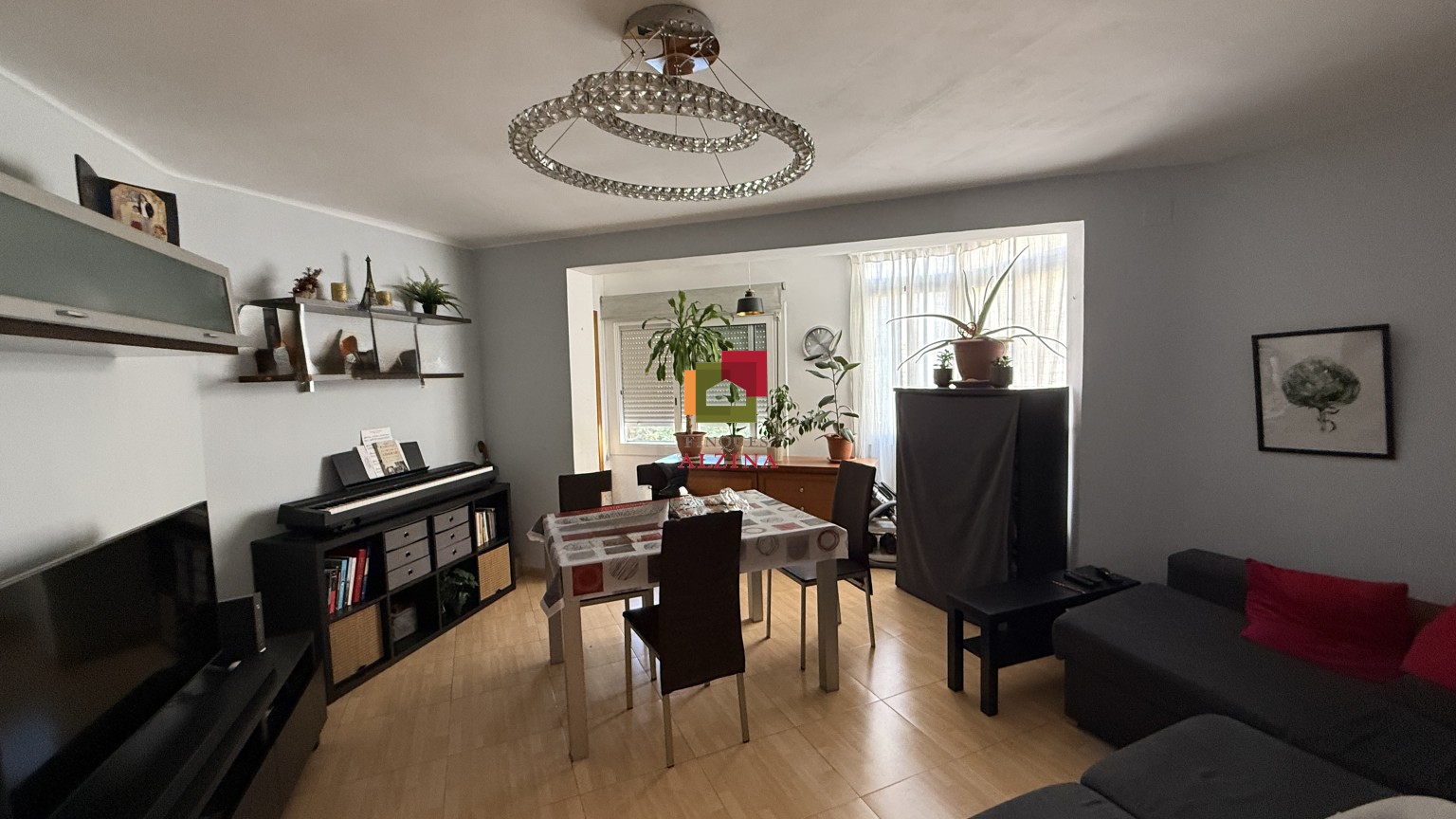 INVERSIÓ IMMOBILIÀRIA CONSOLIDA: 9 HABITATGES I 2 LOCALS A ESPLUGUES