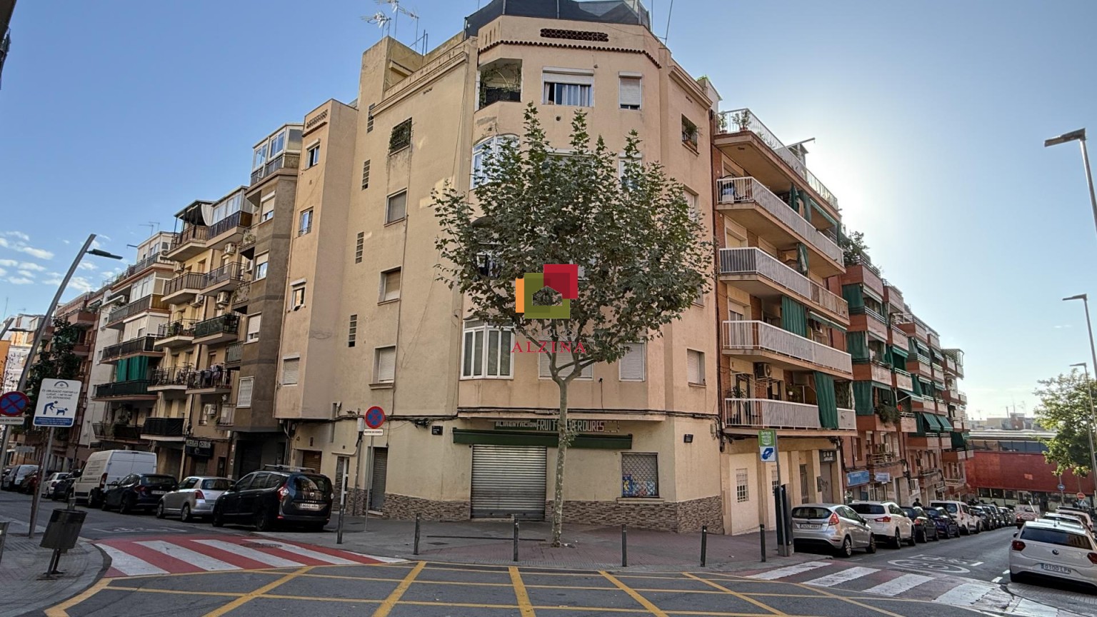 INVERSIÓ IMMOBILIÀRIA CONSOLIDA: 9 HABITATGES I 2 LOCALS A ESPLUGUES