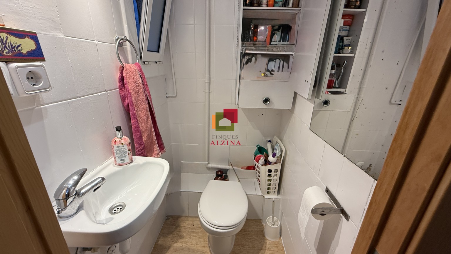 INVERSIÓ IMMOBILIÀRIA CONSOLIDA: 9 HABITATGES I 2 LOCALS A ESPLUGUES