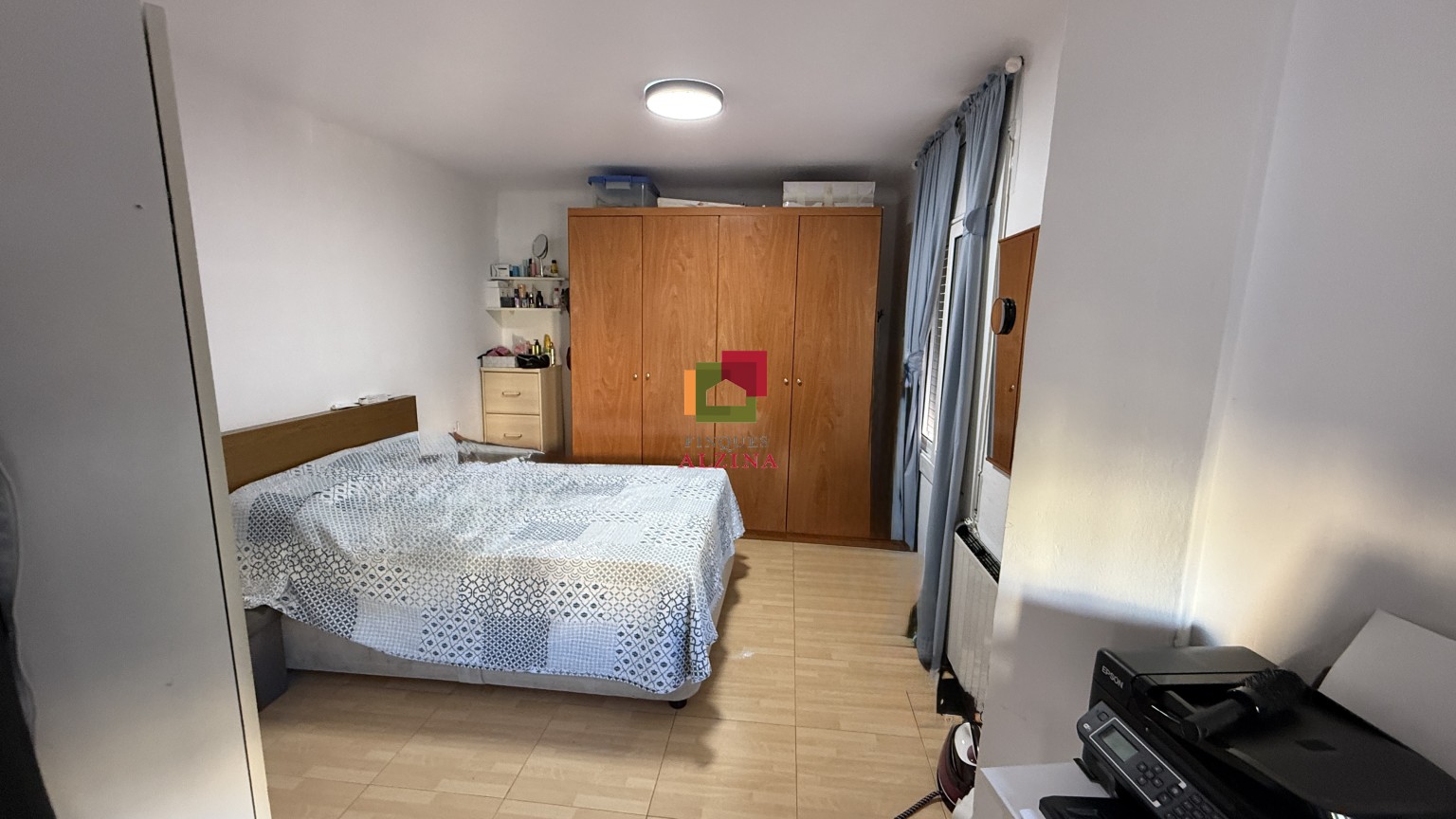 INVERSIÓ IMMOBILIÀRIA CONSOLIDA: 9 HABITATGES I 2 LOCALS A ESPLUGUES