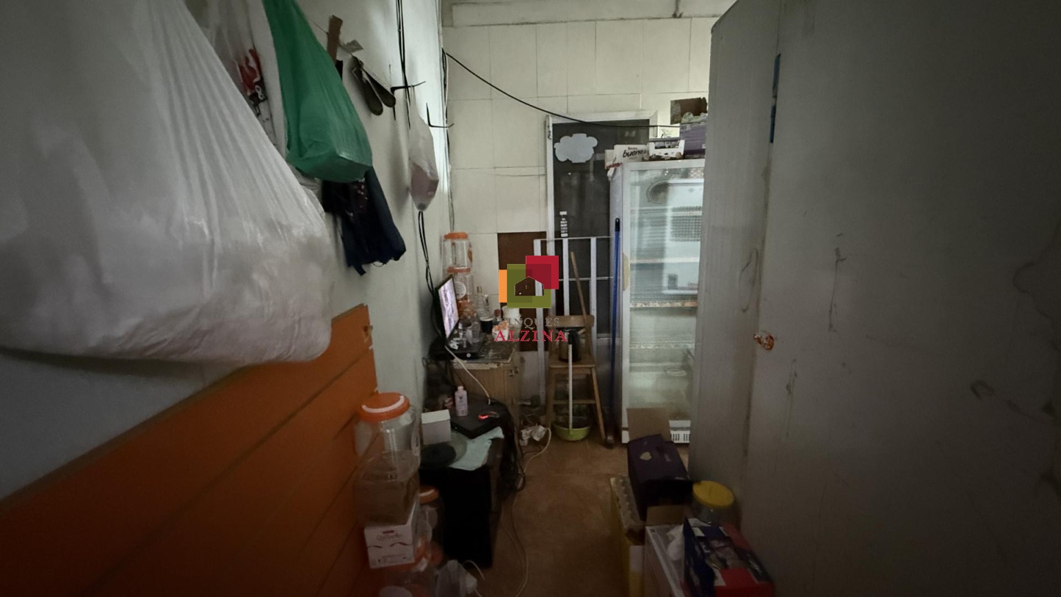 INVERSIÓ IMMOBILIÀRIA CONSOLIDA: 9 HABITATGES I 2 LOCALS A ESPLUGUES
