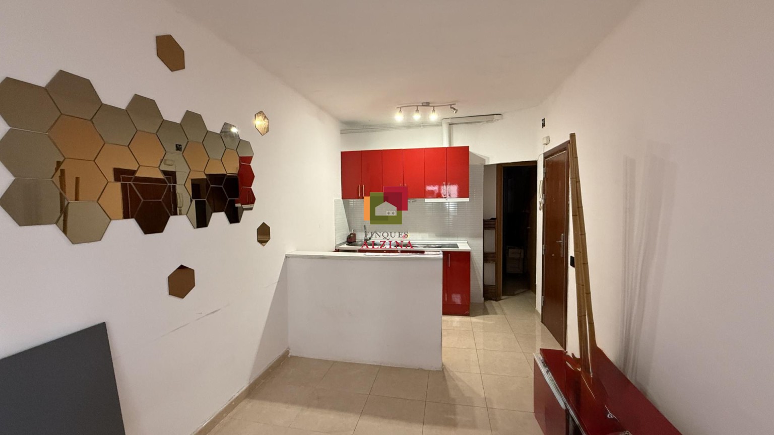 INVERSIÓ IMMOBILIÀRIA CONSOLIDA: 9 HABITATGES I 2 LOCALS A ESPLUGUES