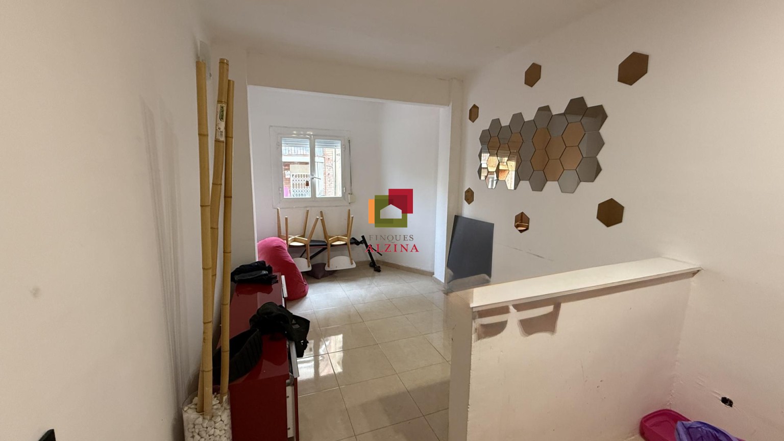 INVERSIÓ IMMOBILIÀRIA CONSOLIDA: 9 HABITATGES I 2 LOCALS A ESPLUGUES