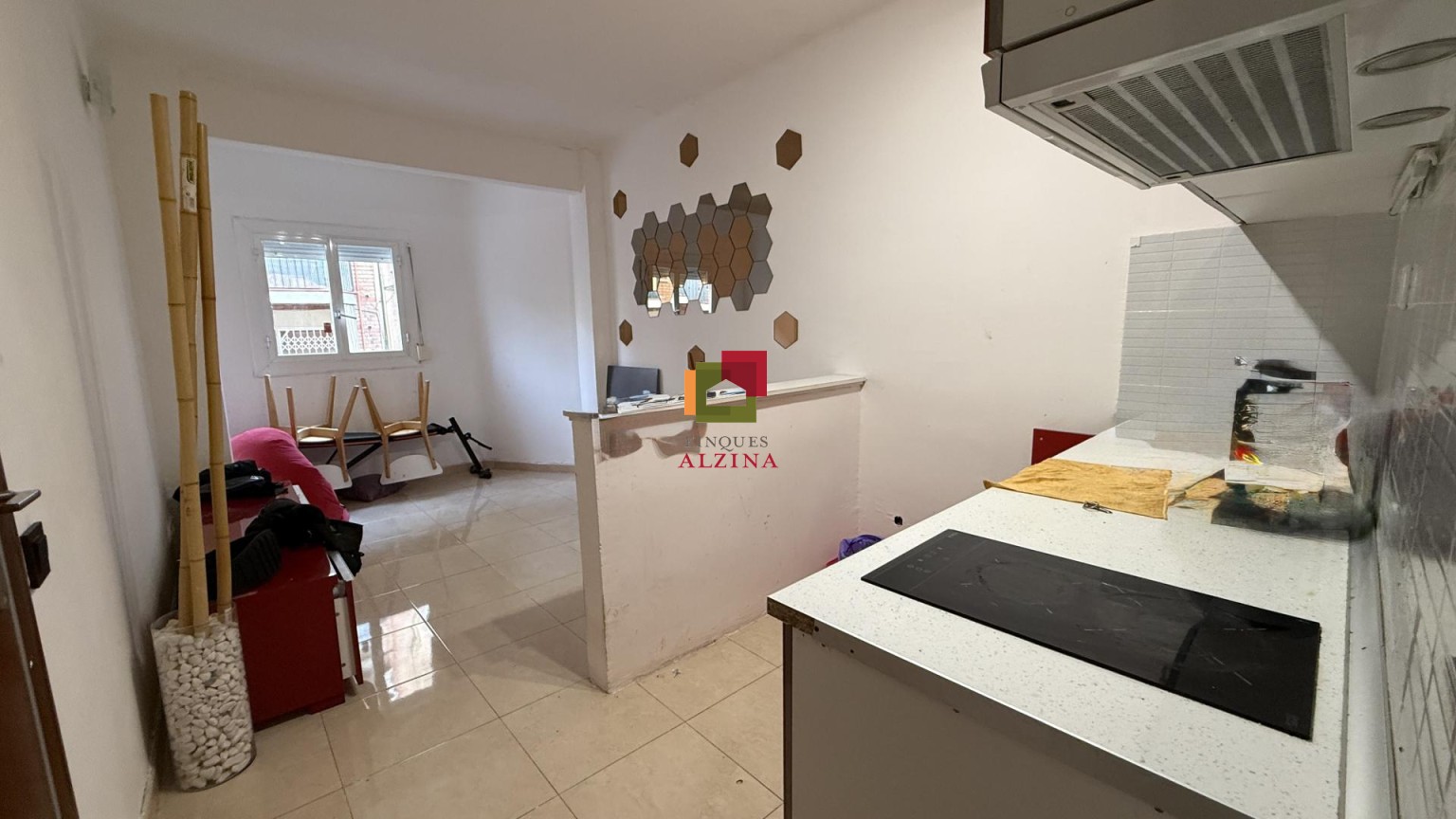 INVERSIÓ IMMOBILIÀRIA CONSOLIDA: 9 HABITATGES I 2 LOCALS A ESPLUGUES