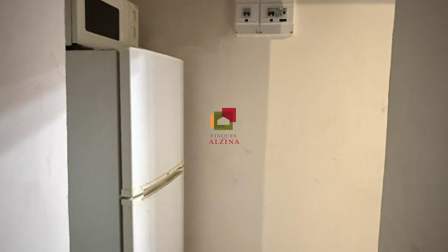 INVERSIÓ IMMOBILIÀRIA CONSOLIDA: 9 HABITATGES I 2 LOCALS A ESPLUGUES