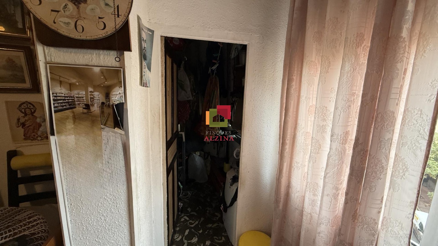 INVERSIÓ IMMOBILIÀRIA CONSOLIDA: 9 HABITATGES I 2 LOCALS A ESPLUGUES