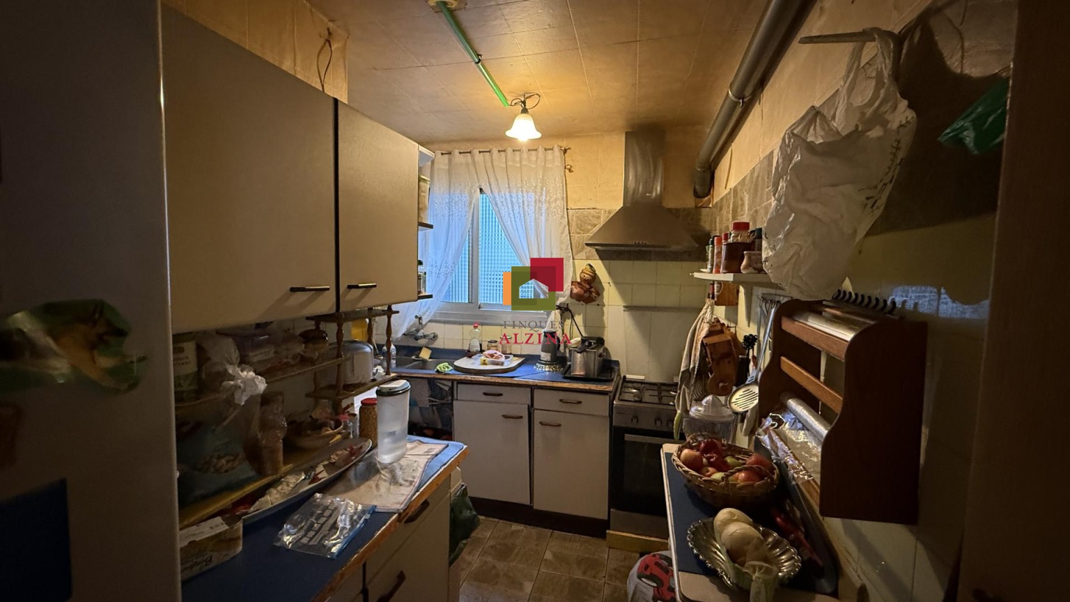 INVERSIÓ IMMOBILIÀRIA CONSOLIDA: 9 HABITATGES I 2 LOCALS A ESPLUGUES