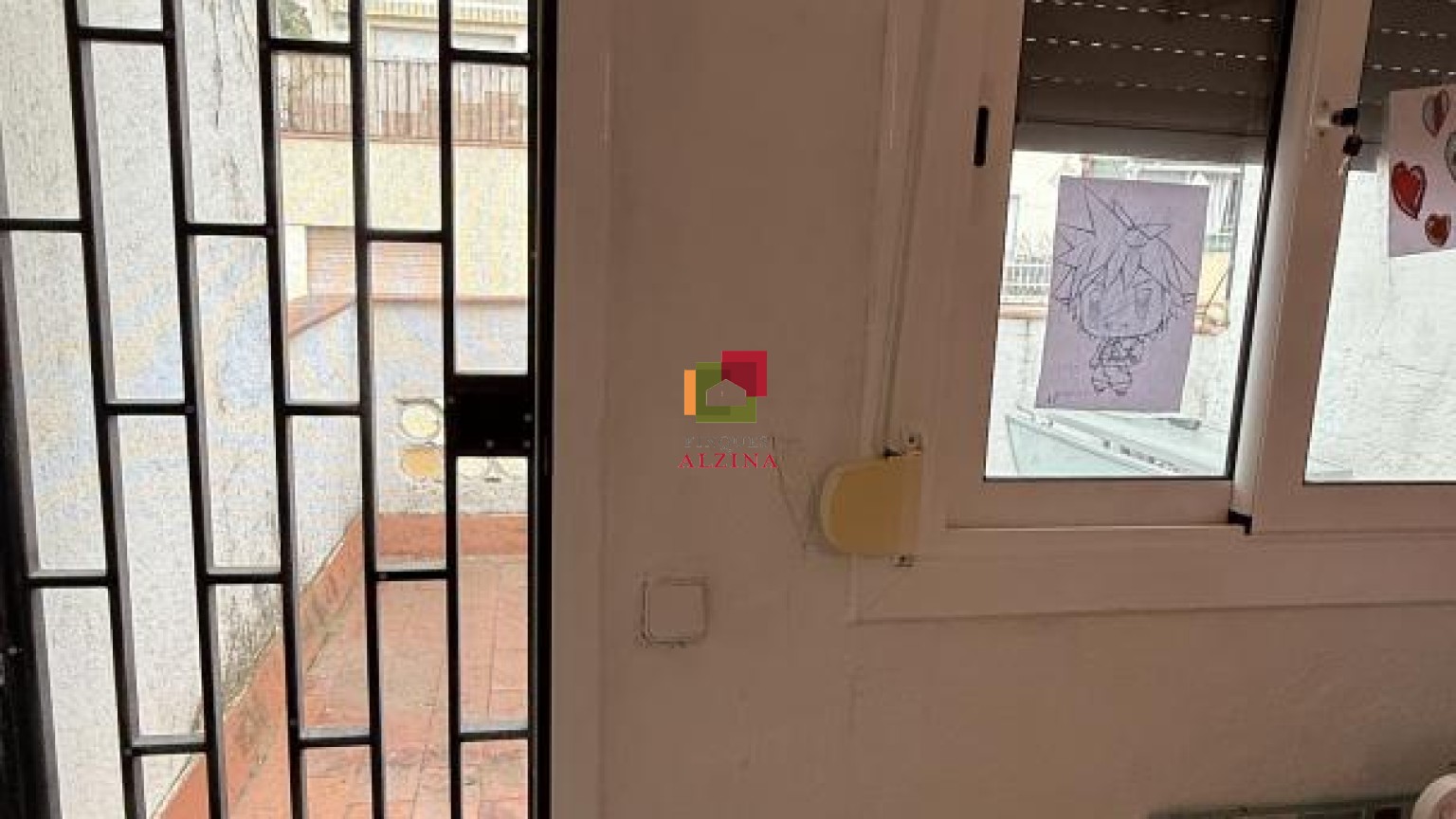INVERSIÓ IMMOBILIÀRIA CONSOLIDA: 9 HABITATGES I 2 LOCALS A ESPLUGUES