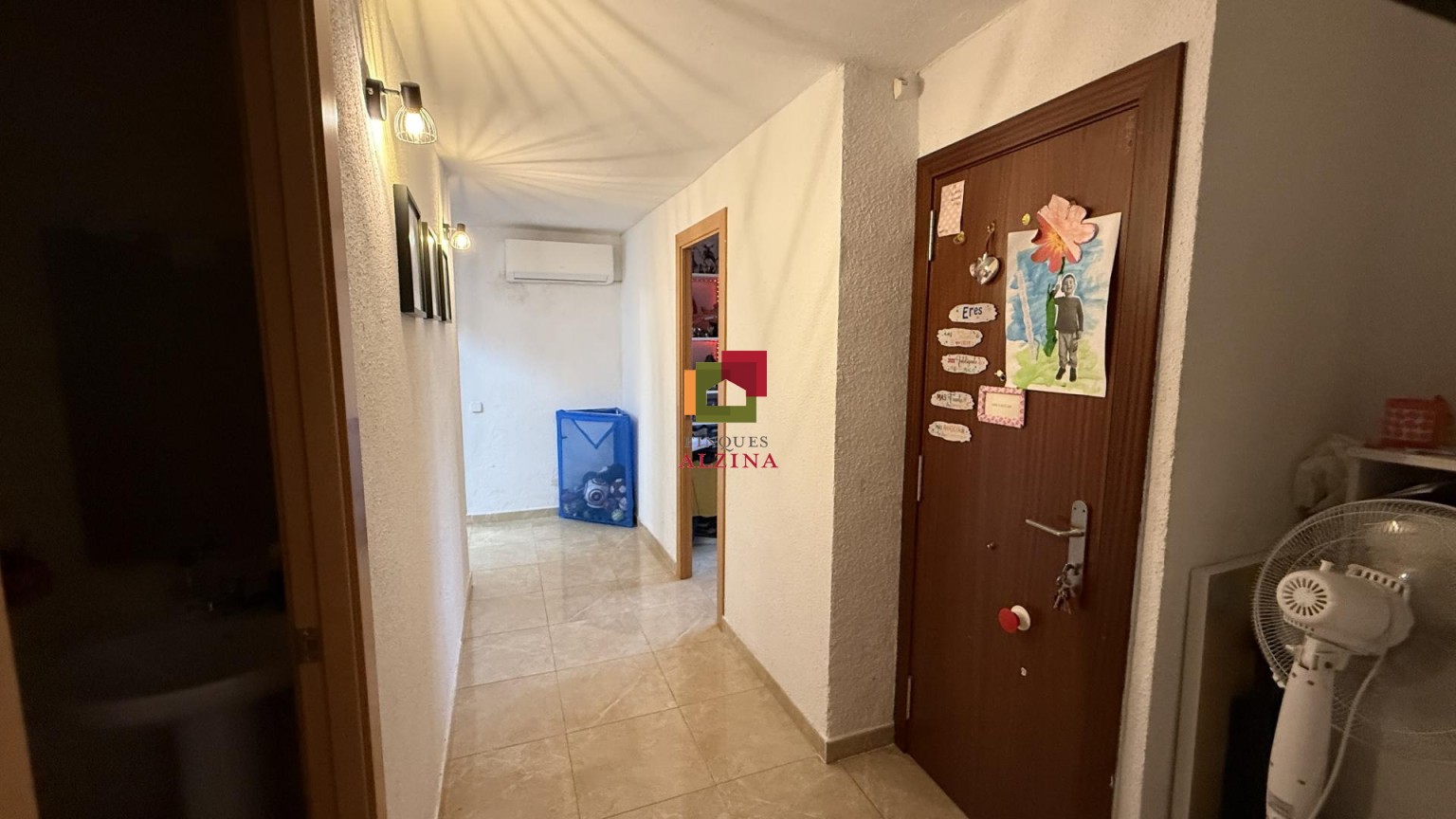 INVERSIÓ IMMOBILIÀRIA CONSOLIDA: 9 HABITATGES I 2 LOCALS A ESPLUGUES