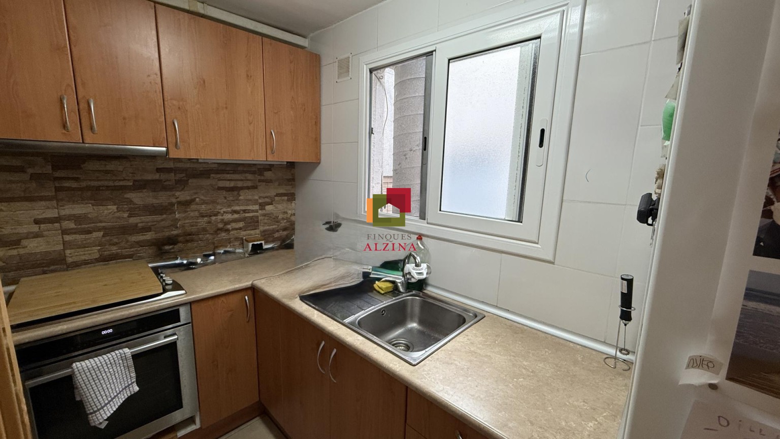 INVERSIÓ IMMOBILIÀRIA CONSOLIDA: 9 HABITATGES I 2 LOCALS A ESPLUGUES