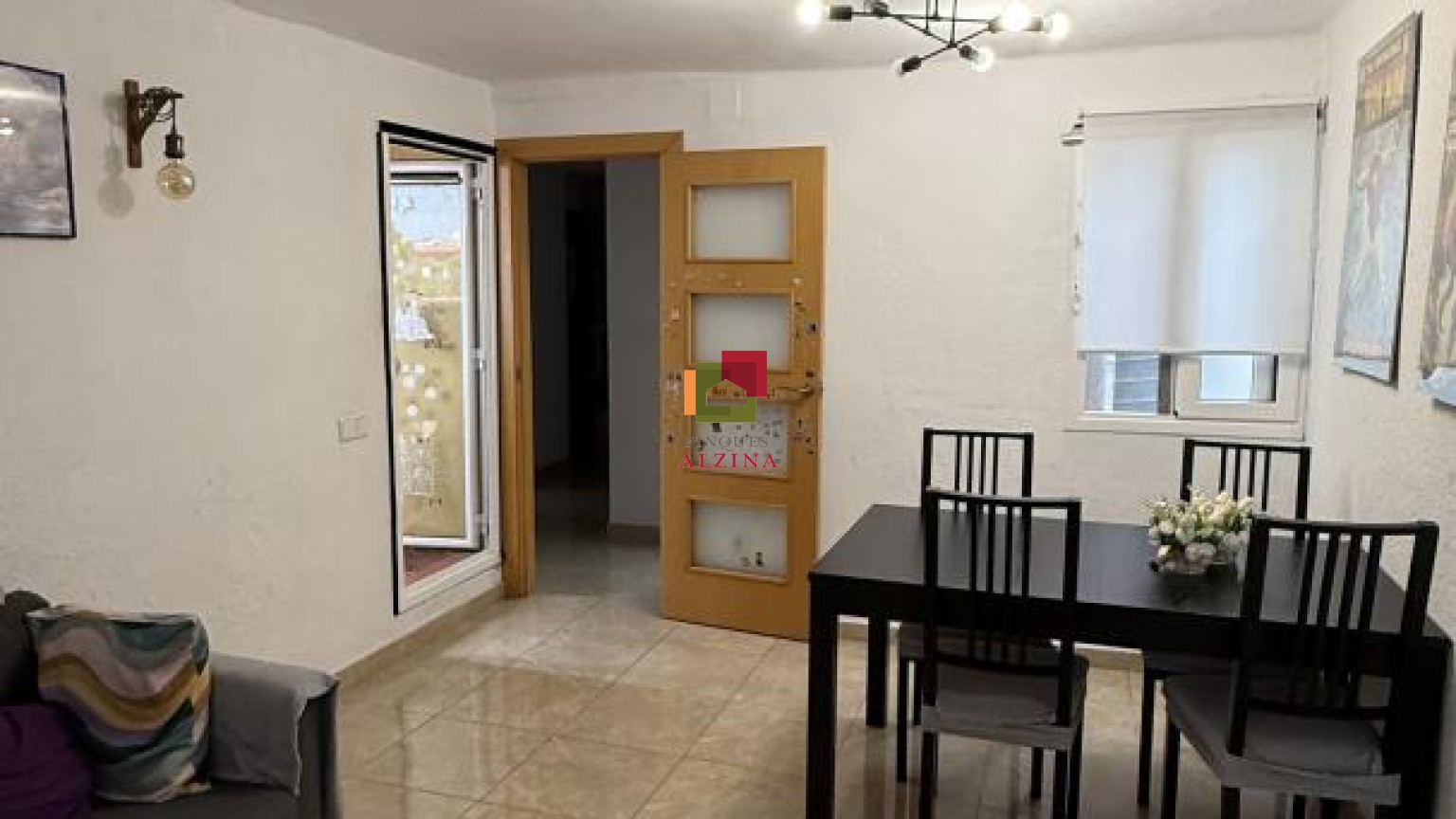 INVERSIÓ IMMOBILIÀRIA CONSOLIDA: 9 HABITATGES I 2 LOCALS A ESPLUGUES