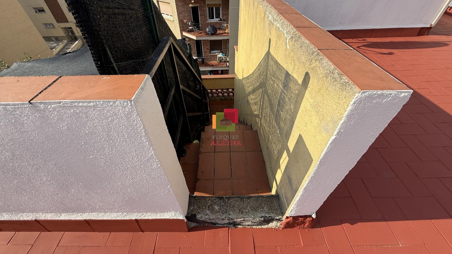 INVERSIÓ IMMOBILIÀRIA CONSOLIDA: 9 HABITATGES I 2 LOCALS A ESPLUGUES