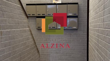 INVERSIÓ IMMOBILIÀRIA CONSOLIDA: 9 HABITATGES I 2 LOCALS A ESPLUGUES