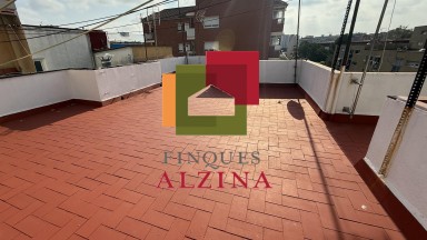 INVERSIÓ IMMOBILIÀRIA CONSOLIDA: 9 HABITATGES I 2 LOCALS A ESPLUGUES