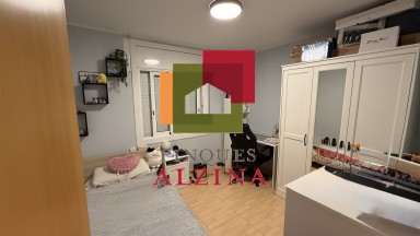 INVERSIÓ IMMOBILIÀRIA CONSOLIDA: 9 HABITATGES I 2 LOCALS A ESPLUGUES