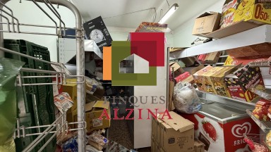 INVERSIÓ IMMOBILIÀRIA CONSOLIDA: 9 HABITATGES I 2 LOCALS A ESPLUGUES