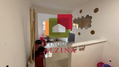 INVERSIÓ IMMOBILIÀRIA CONSOLIDA: 9 HABITATGES I 2 LOCALS A ESPLUGUES