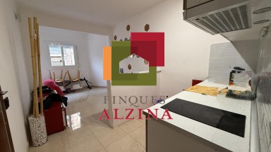 INVERSIÓ IMMOBILIÀRIA CONSOLIDA: 9 HABITATGES I 2 LOCALS A ESPLUGUES