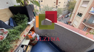 INVERSIÓ IMMOBILIÀRIA CONSOLIDA: 9 HABITATGES I 2 LOCALS A ESPLUGUES