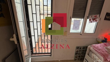 INVERSIÓ IMMOBILIÀRIA CONSOLIDA: 9 HABITATGES I 2 LOCALS A ESPLUGUES