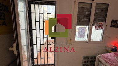 INVERSIÓ IMMOBILIÀRIA CONSOLIDA: 9 HABITATGES I 2 LOCALS A ESPLUGUES