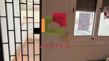 INVERSIÓ IMMOBILIÀRIA CONSOLIDA: 9 HABITATGES I 2 LOCALS A ESPLUGUES