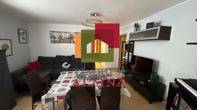 INVERSIÓ IMMOBILIÀRIA CONSOLIDA: 9 HABITATGES I 2 LOCALS A ESPLUGUES