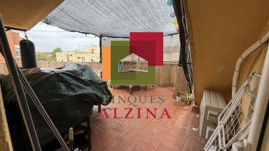 INVERSIÓ IMMOBILIÀRIA CONSOLIDA: 9 HABITATGES I 2 LOCALS A ESPLUGUES