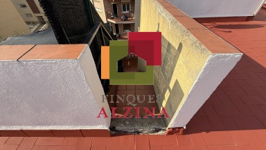 INVERSIÓ IMMOBILIÀRIA CONSOLIDA: 9 HABITATGES I 2 LOCALS A ESPLUGUES