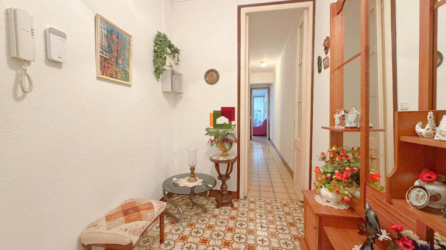 Piso con encanto y gran potencial de reforma en Sant Antoni – Raval