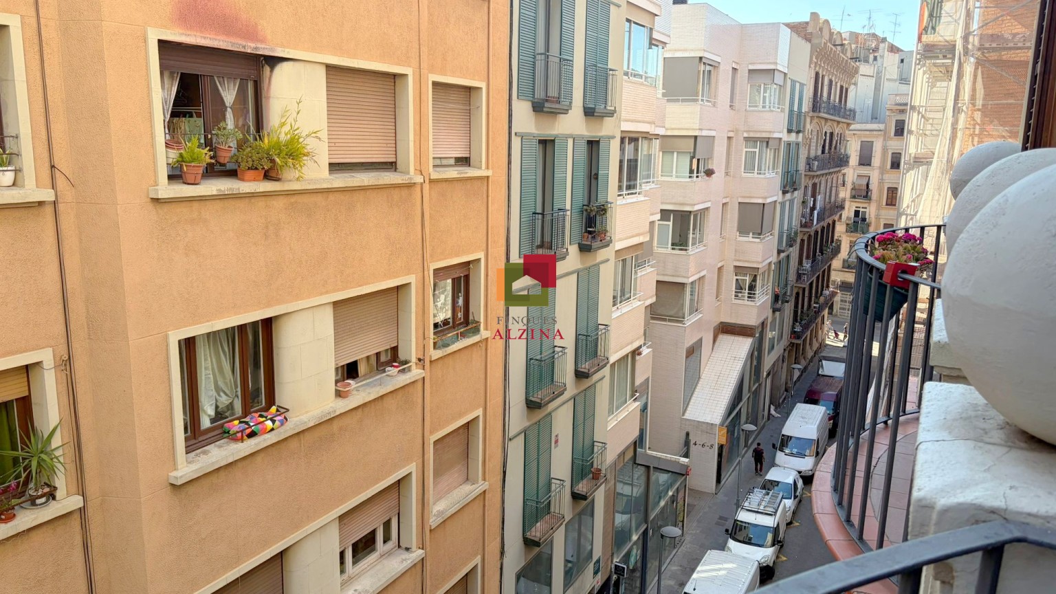 Piso con encanto y gran potencial de reforma en Sant Antoni – Raval