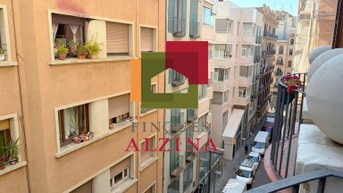 Piso con encanto y gran potencial de reforma en Sant Antoni – Raval
