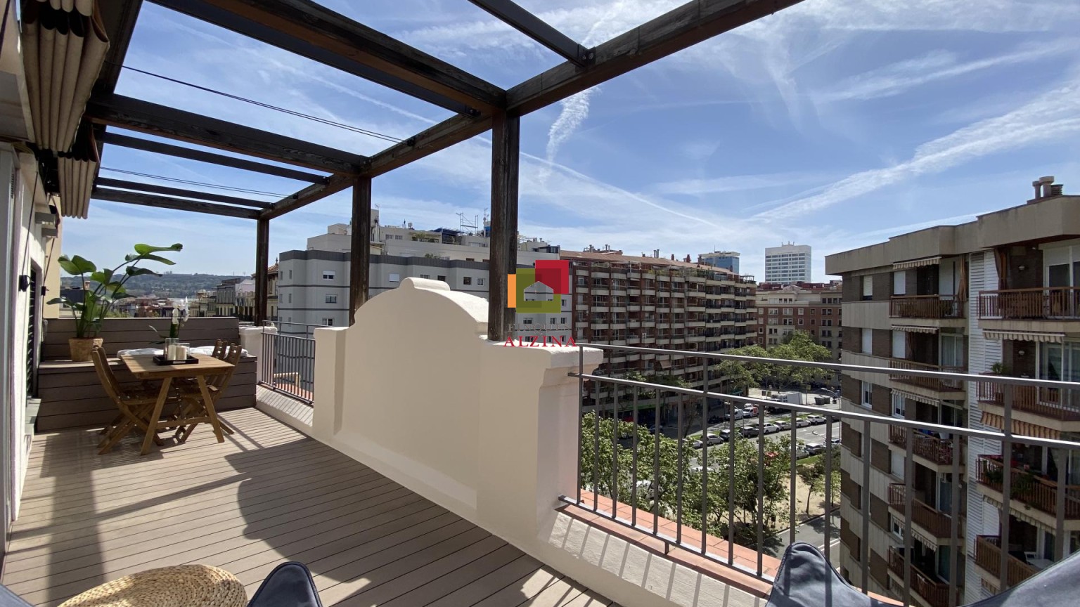 ÀTIC AMB TERRASSA A LA NOVA ESQUERRA DE L’EIXAMPLE