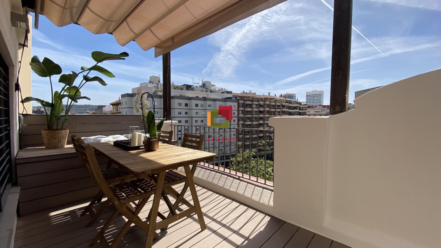 ÀTIC AMB TERRASSA A LA NOVA ESQUERRA DE L’EIXAMPLE