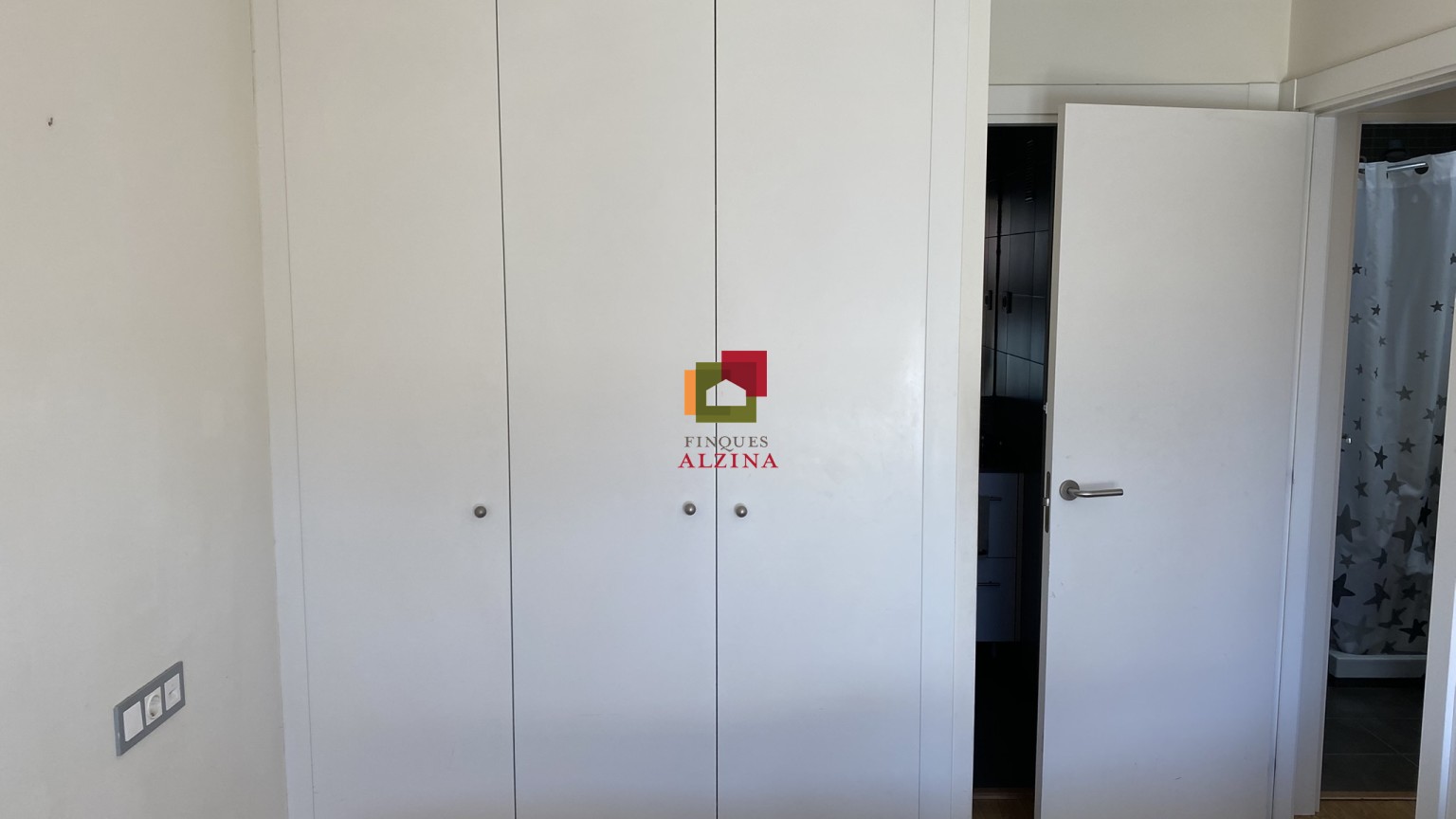 PISO CON BALCÓN Y APARCAMIENTO EN GRAN DE LA SAGRERA