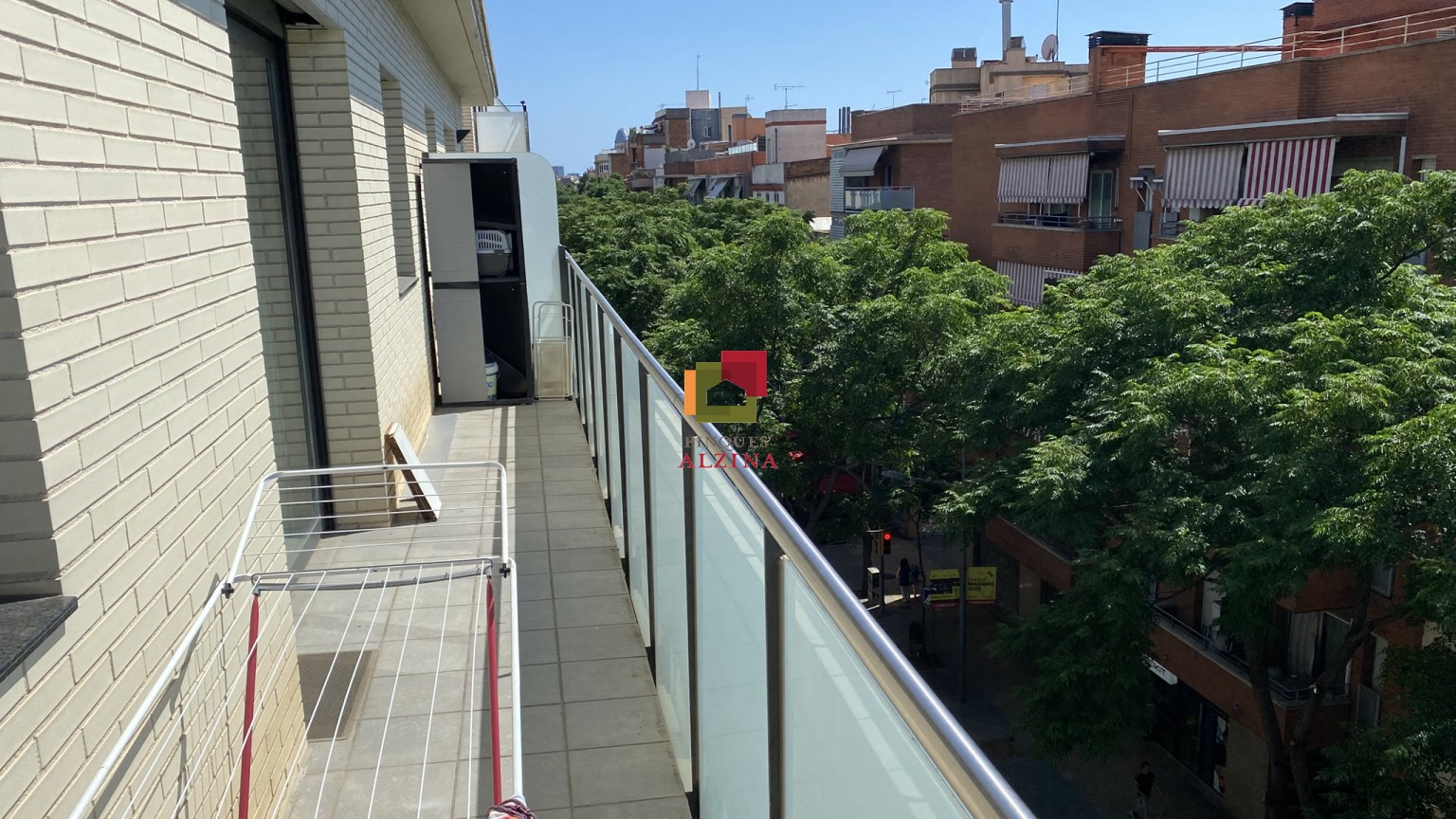 PISO CON BALCÓN Y APARCAMIENTO EN GRAN DE LA SAGRERA
