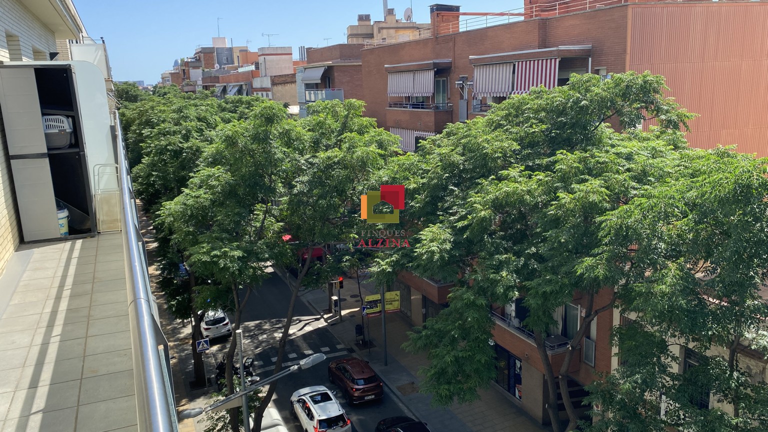 PISO CON BALCÓN Y APARCAMIENTO EN GRAN DE LA SAGRERA